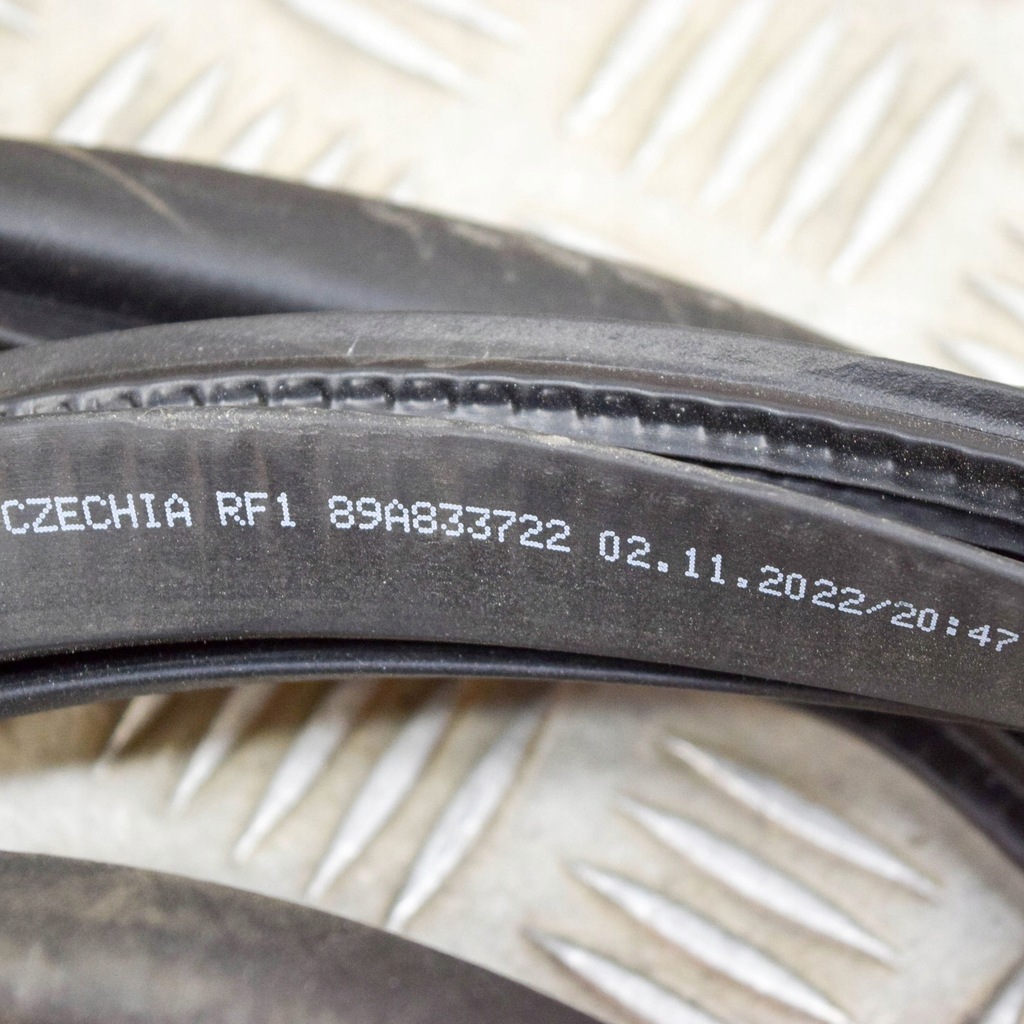 фото №6, Audi q4 sportback e-tron 2022 правая сторона резиновый прокладка дверь задних