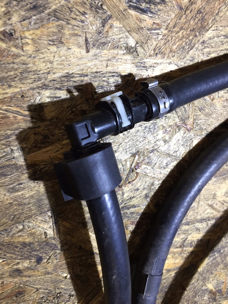 фото №8, Audi a4 b8 wąż шланг омивача лампа ксенон