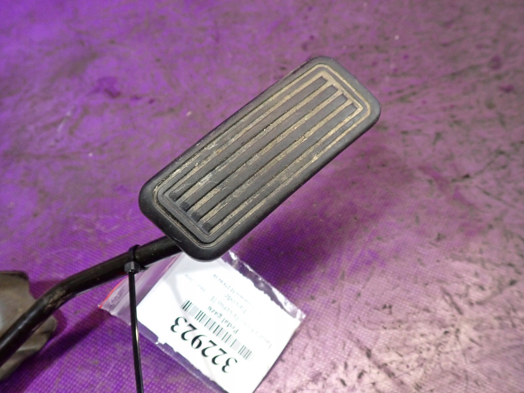 фото №6, Corolla verso ii 04- 2,2 d4d потенціометр педаль газу 6 pin 8928152021