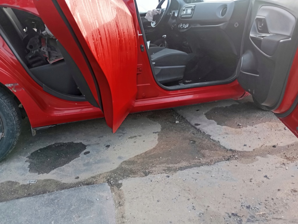 фото №1, Порог блок двигателя правый toyota yaris iii 5d