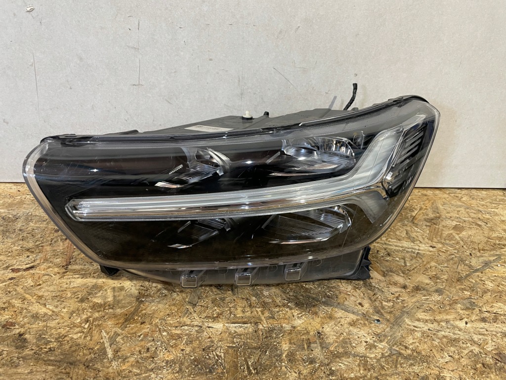 Купити Volvo xc40 фара лівий перед full led uk 31655992