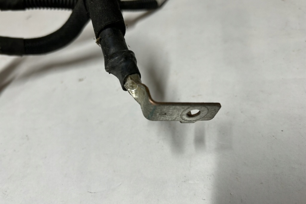 фото №10, Клемма плюсовая jeep cherokee kl 68111052ae 2.4l бензиновый 135kw 2015