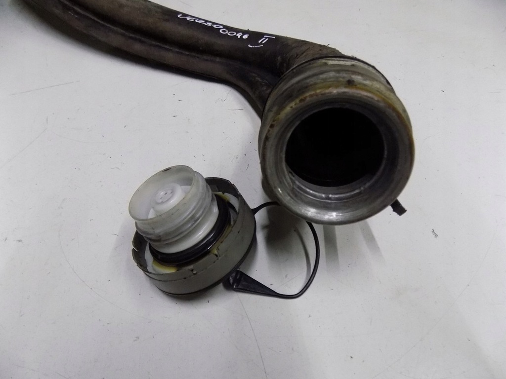 фото №8, Corolla verso ii 2.2 d4d труба заливной топлива