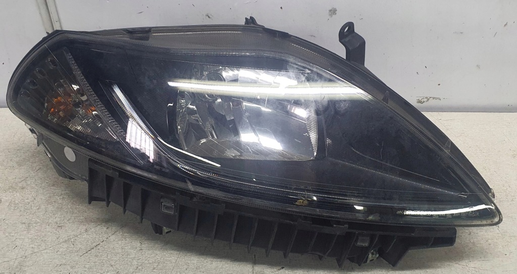 Купить Lancia ypsilon 3 3 рестайлинг  фара перед правый  led