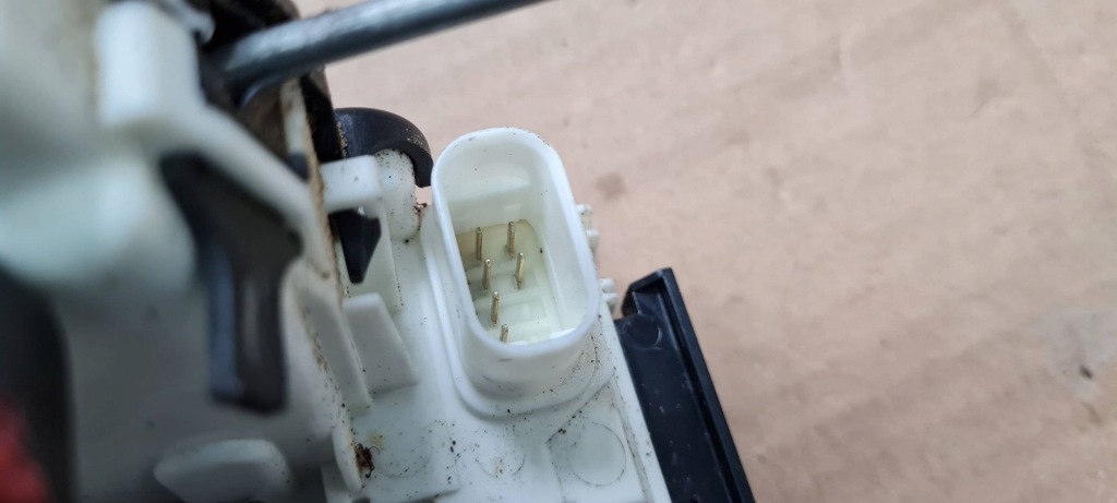 Maserati quattroporte vi замок двері лівий задній задній 670030897 Оригінал