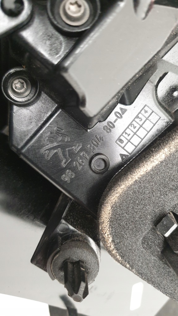 фото №2, Peugeot 2008 lift лампа левая задняя led