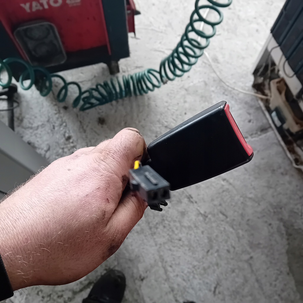 фото №9, Кліпса поперечина безпеки лівий 1k4857755m