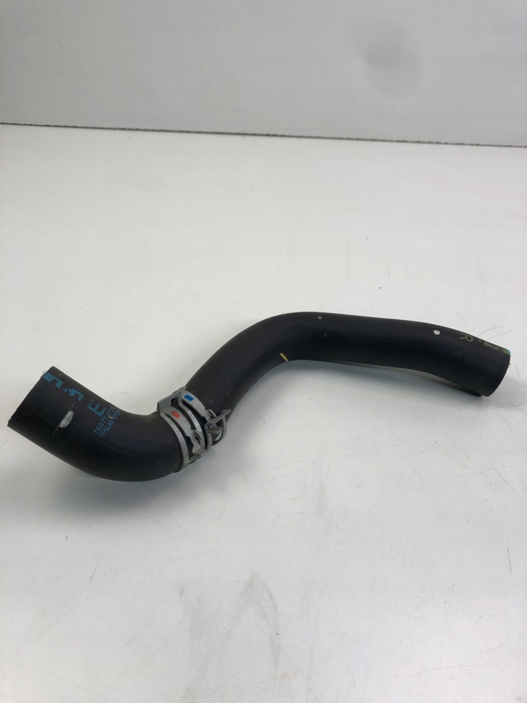 Купити Toyota auris 1.8 гібрид патрубок труба води 16571-0t260