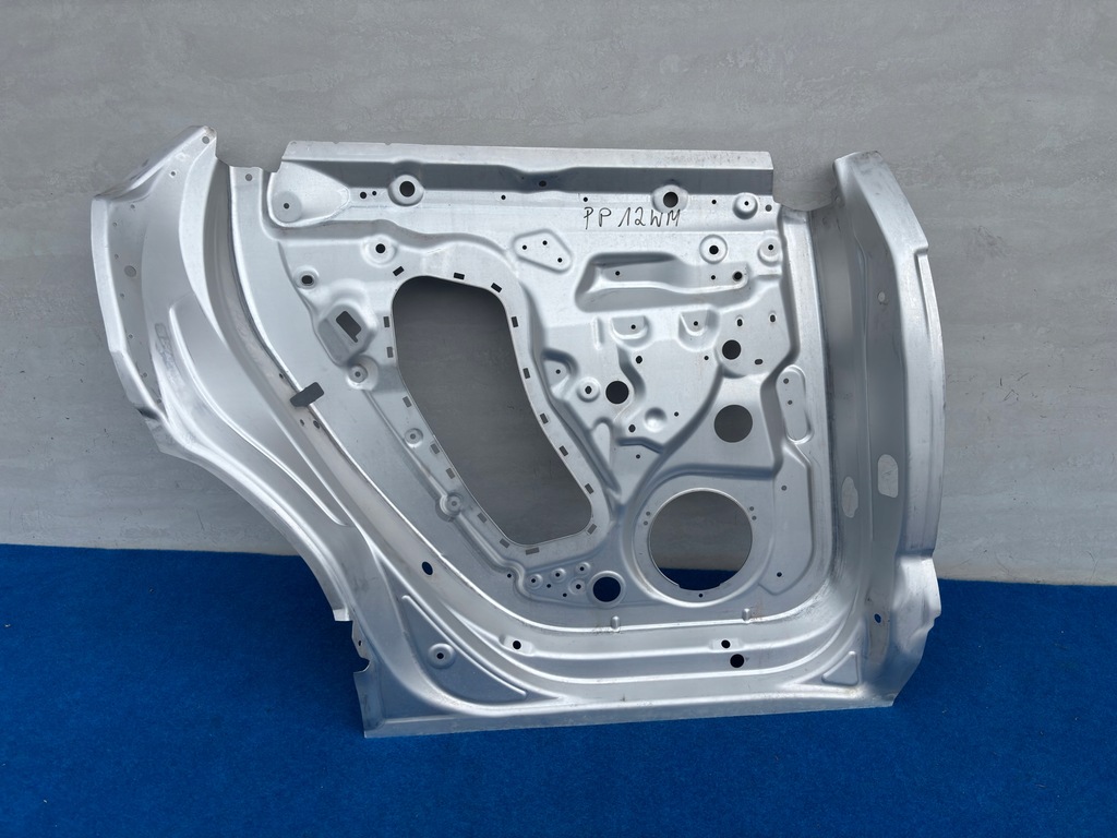 фото №1, Lamborghini urus 4ml рамка каркас каркас двері правий задня 4ml833312 pp12wm