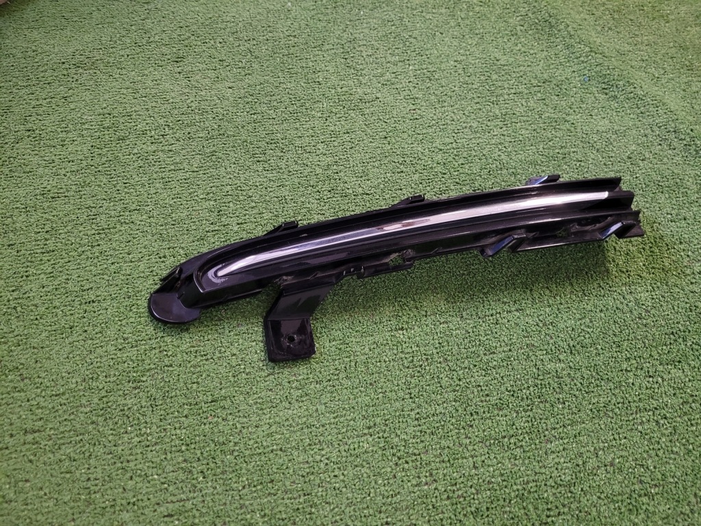 Volvo v40 lift решётка с хром заглушка бампера правая хром 31347043 oem Доставка