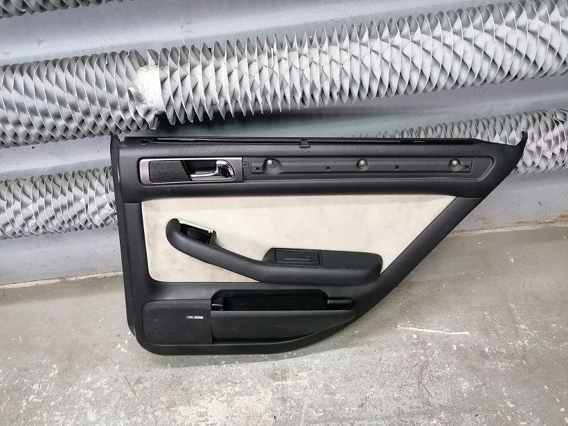 фото №1, Audi оригинальный номер правый задняя alctantara bose