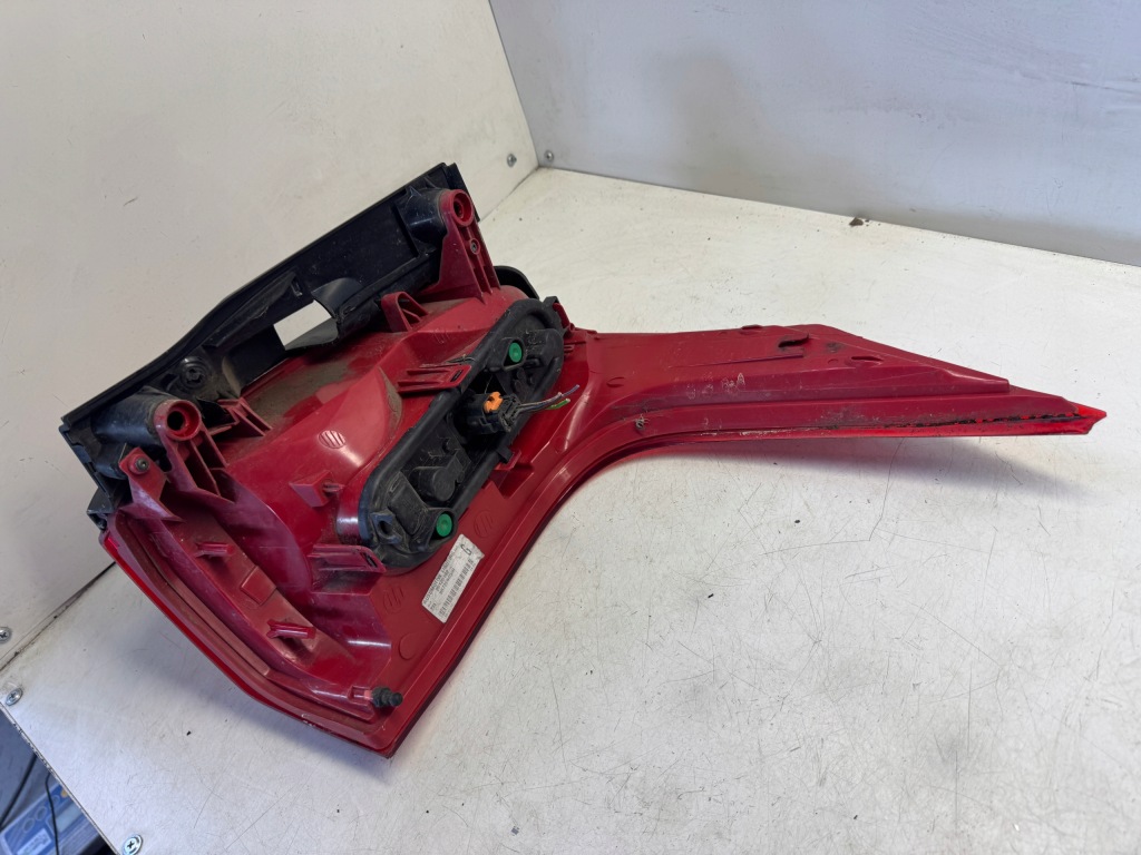 Peugeot 5008 i лампа левый задний  9672666580 с Разборки