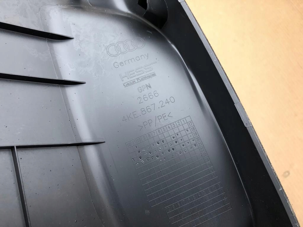 Обшивка блок двигателя средний правый dół audi e-tron 50 Киев