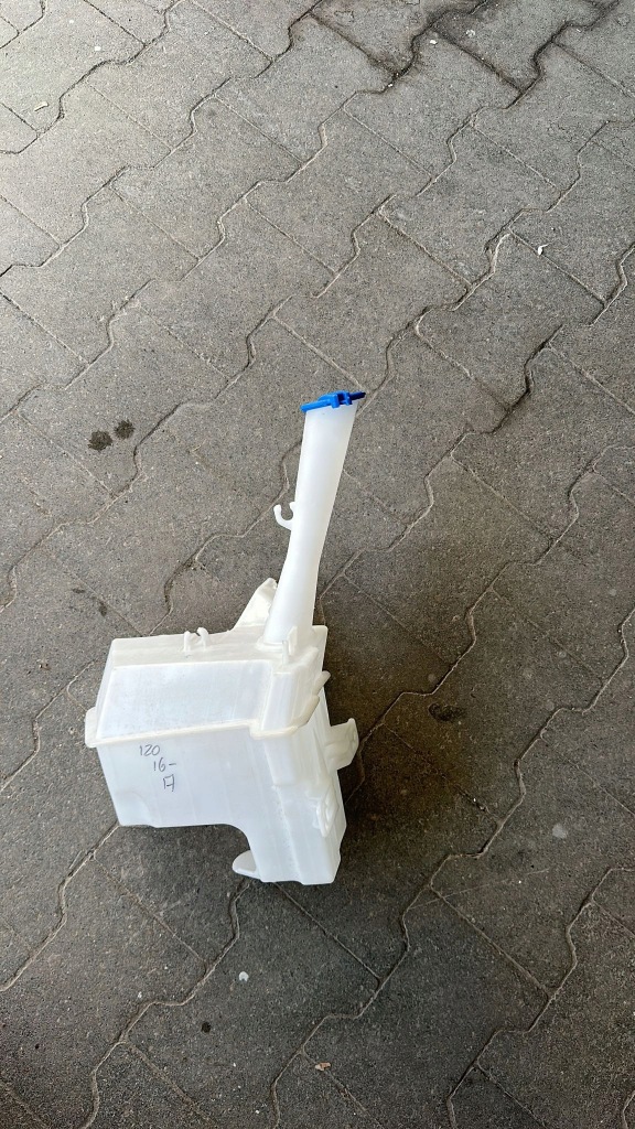 фото №1, Hyundai i20 2016- бачок распылителя