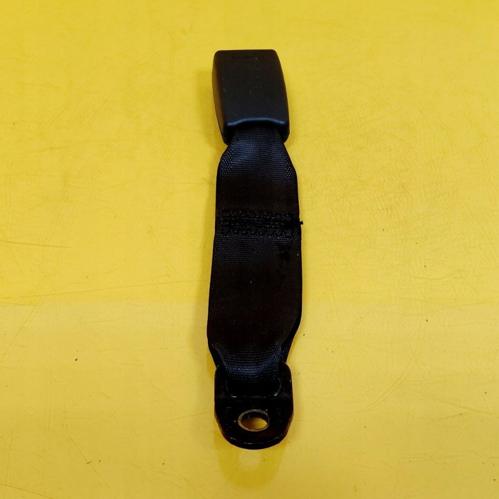 Клипса поперечина безопасности середина задний  mitsubishi colt nr1634 в Украине