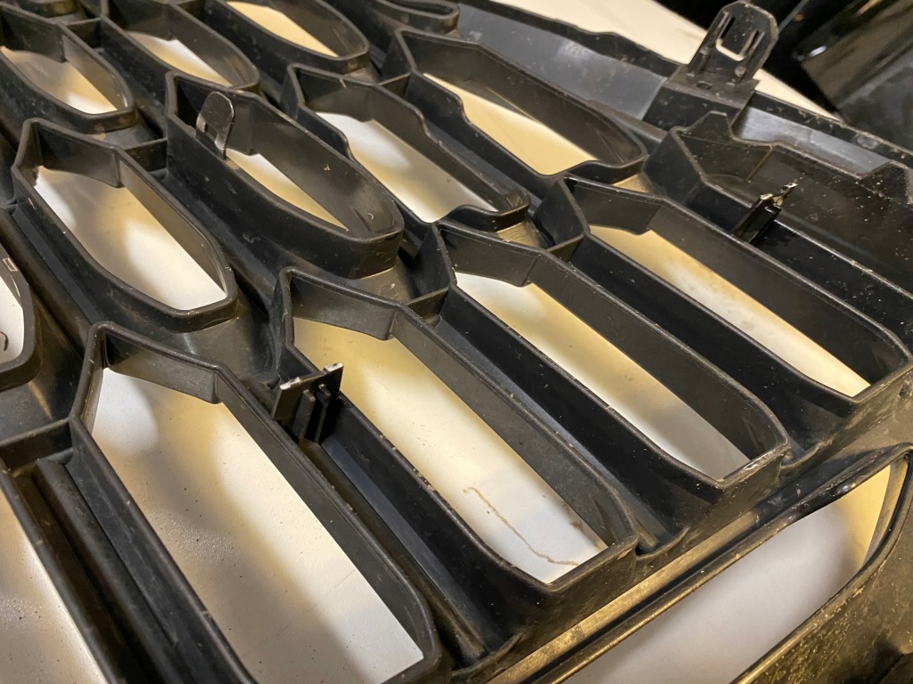 Купити Решітка радіатора lexus nx новий model