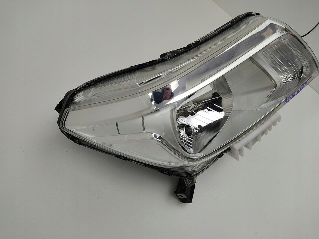 фото №8, Лампа правая перед передняя navara iv d23 europa