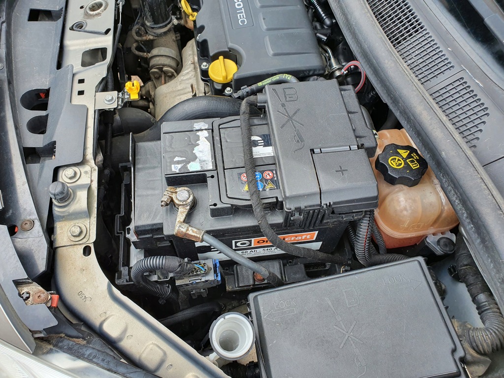 фото №16, Корпус основание аккумулятор opel meriva b