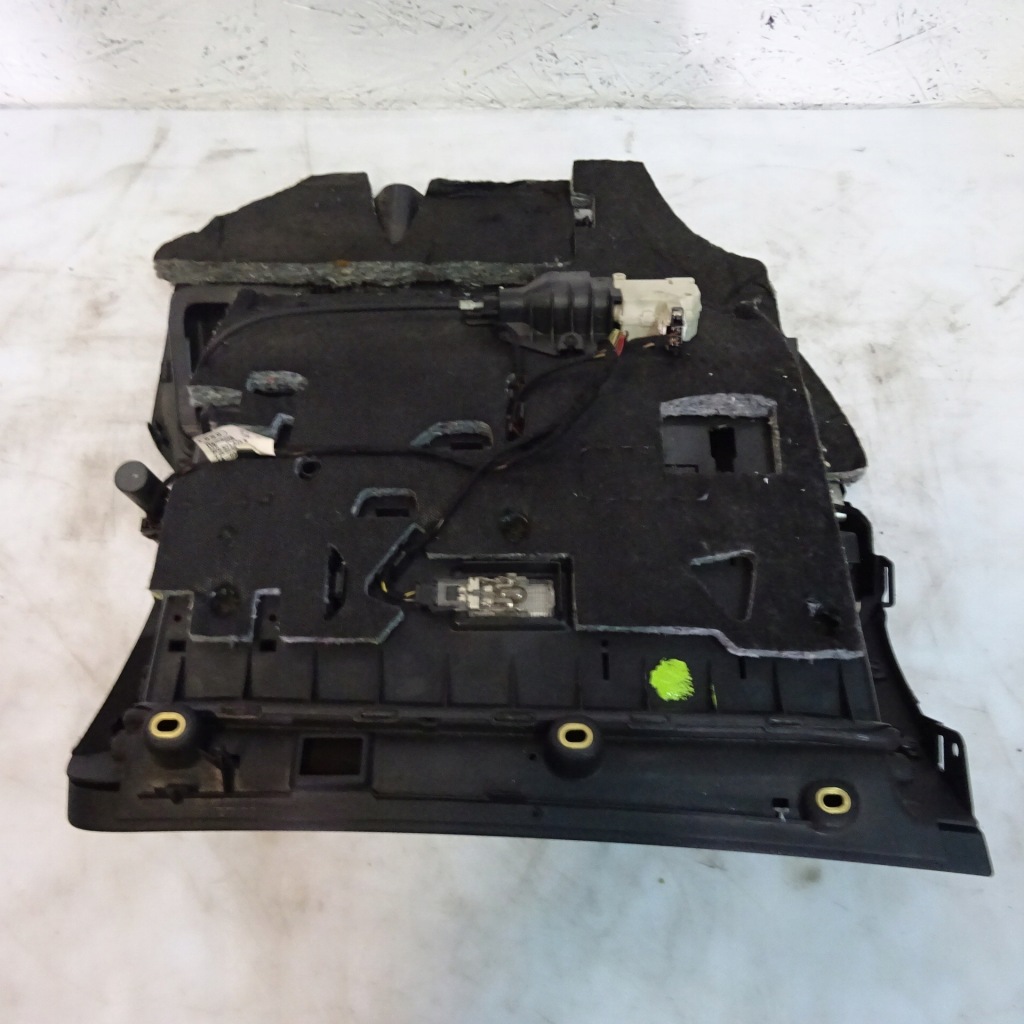 фото №1, Audi a6 c6 бардачок 4f1857035