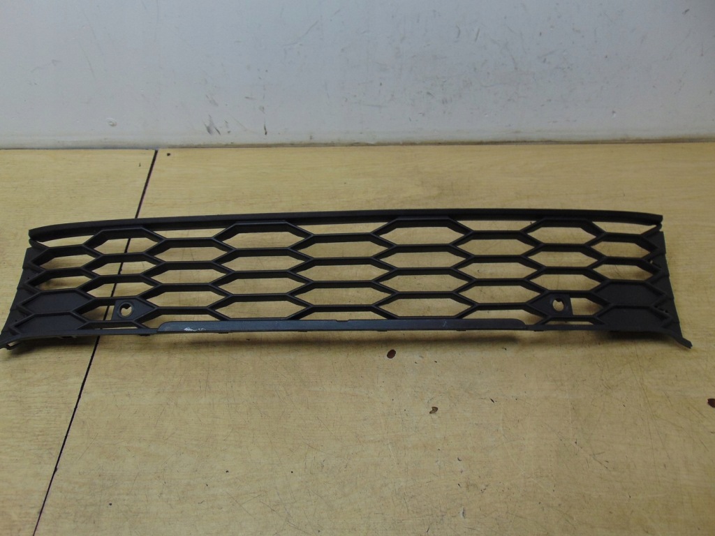 фото №1, Решітка w бампер середня vw golf viii r-line 5h0853677j