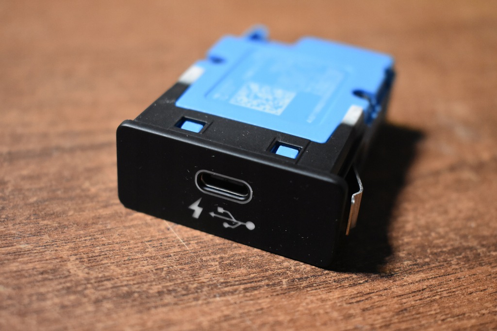 фото №1, Idealny соединитель port usb usb-c bmw 1