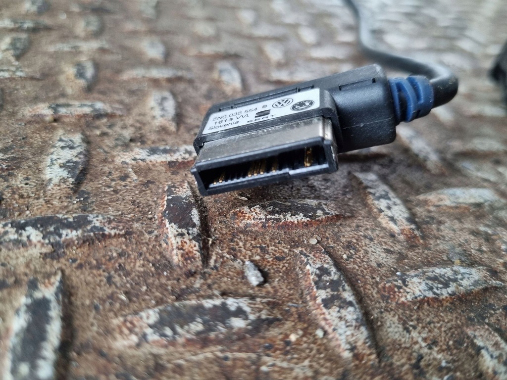 фото №6, 2013 volkswagen golf vii роз'єм aux 5g0035222a