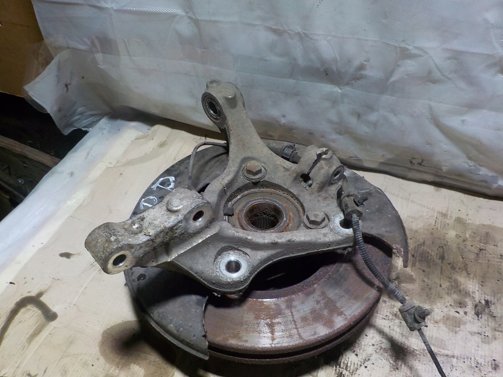 фото №3, Opel insignia 2.0d 2011r поворотный кулак правый перед