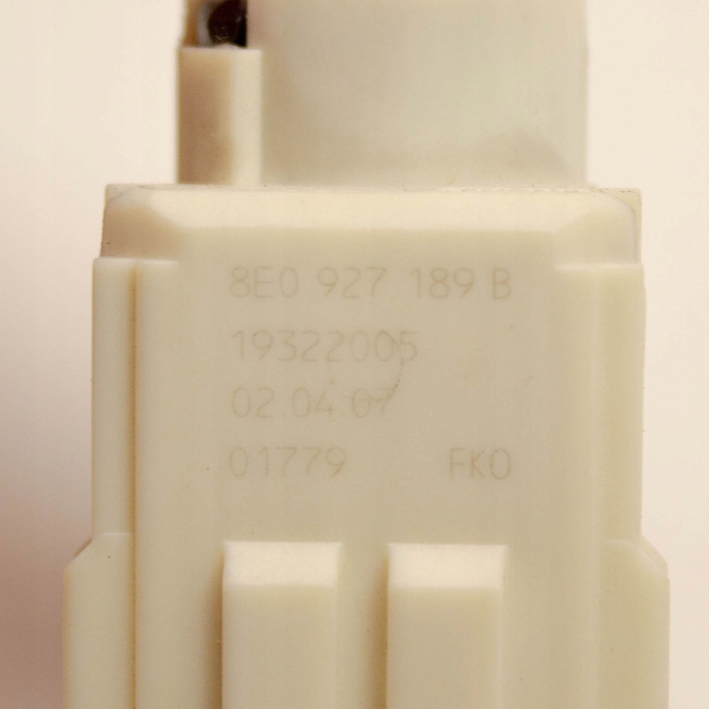 фото №5, Audi a4 s4 b7 8e 8h 2007 датчик педали тормоза / стоп-сигнал