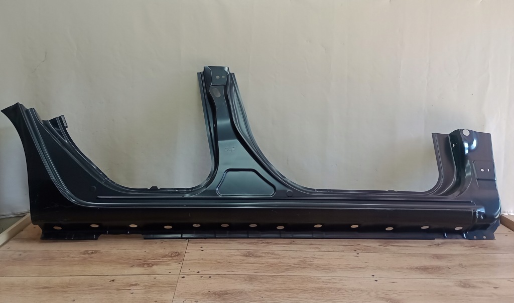 Купити Mazda 3 5d 4d 2003-2009 поріг праві