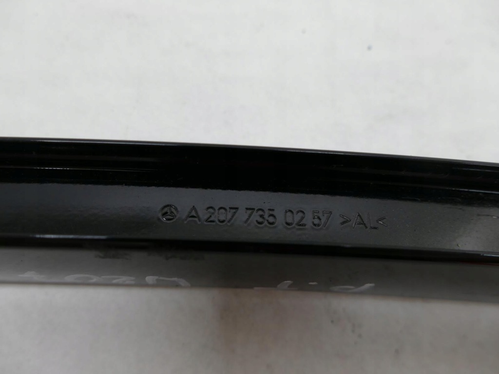 Купить Mercedes w207 c207 рестайлинг  молдинг стекло направляющая pt