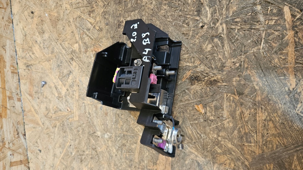 Купить Audi a4 b9 клемма 8w0915459e