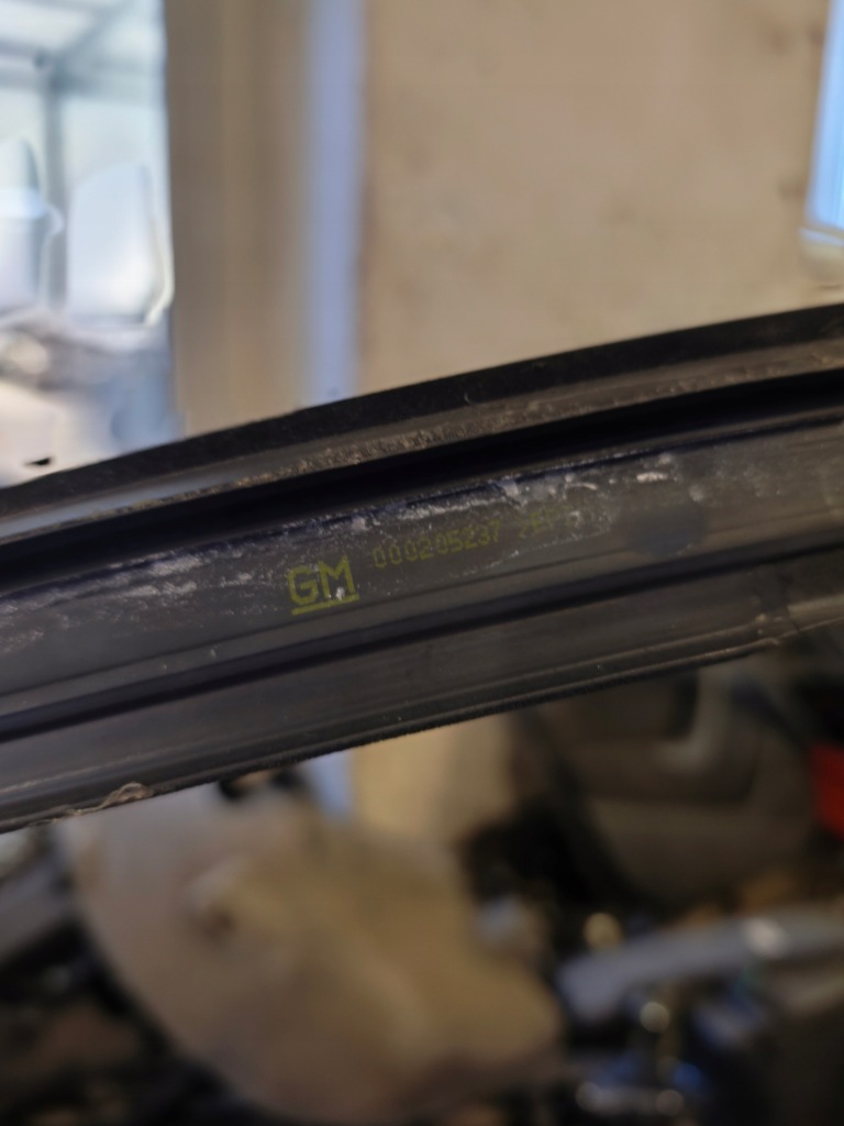 Рамка дверь прокладка накладка стойка стекло перед правый  astra j 12-15 с Разборки