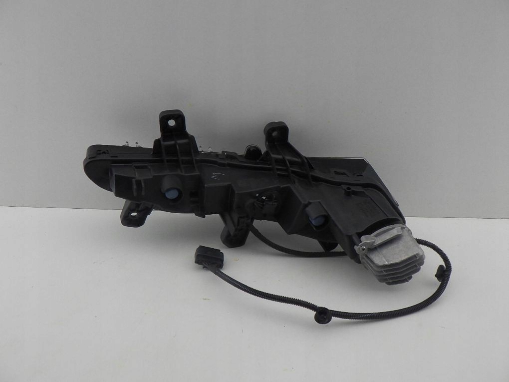 Peugeot 2008 2 2 19- противотуманная фара led drl правый Оригинал