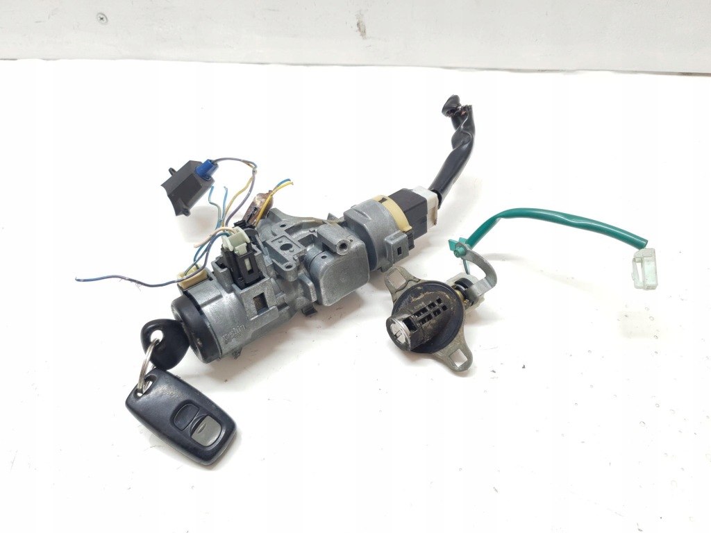 фото №3, Замок зажигания вкладка mazda premacy