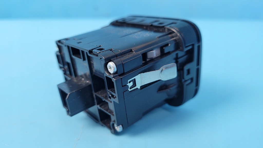 фото №10, Mercedes eqe 350+ 23r переключатель выключатель тормоза стояночного a2239057606