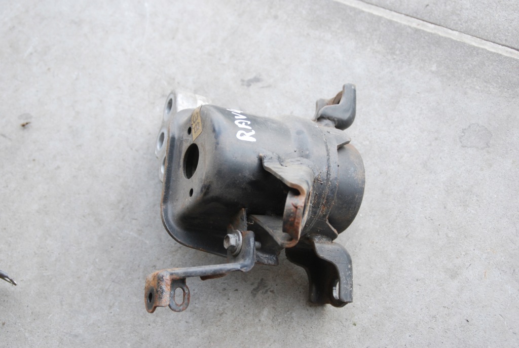 фото №3, Toyota rav4 iii 2.2 d-cat подушка двигуна кронштейн