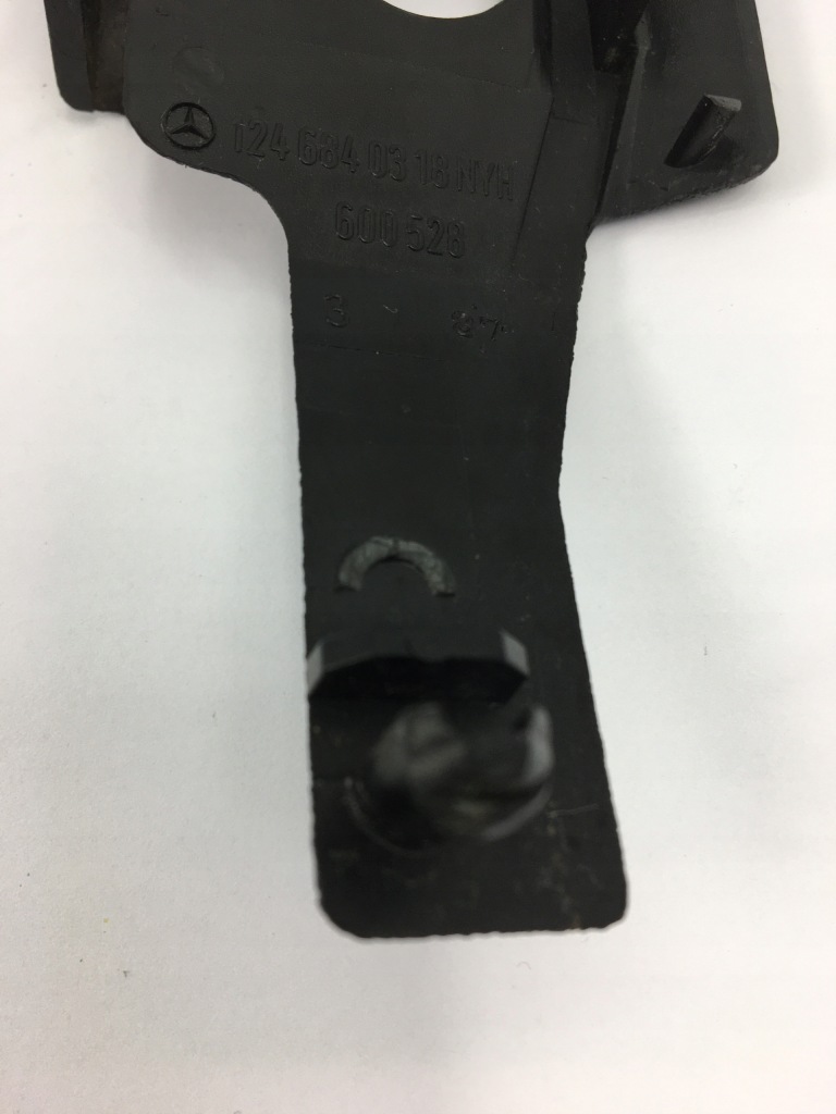 Заглушка защита направляющая сиденье kierowc mercedes w124 w201 190 1246840318 Недорого