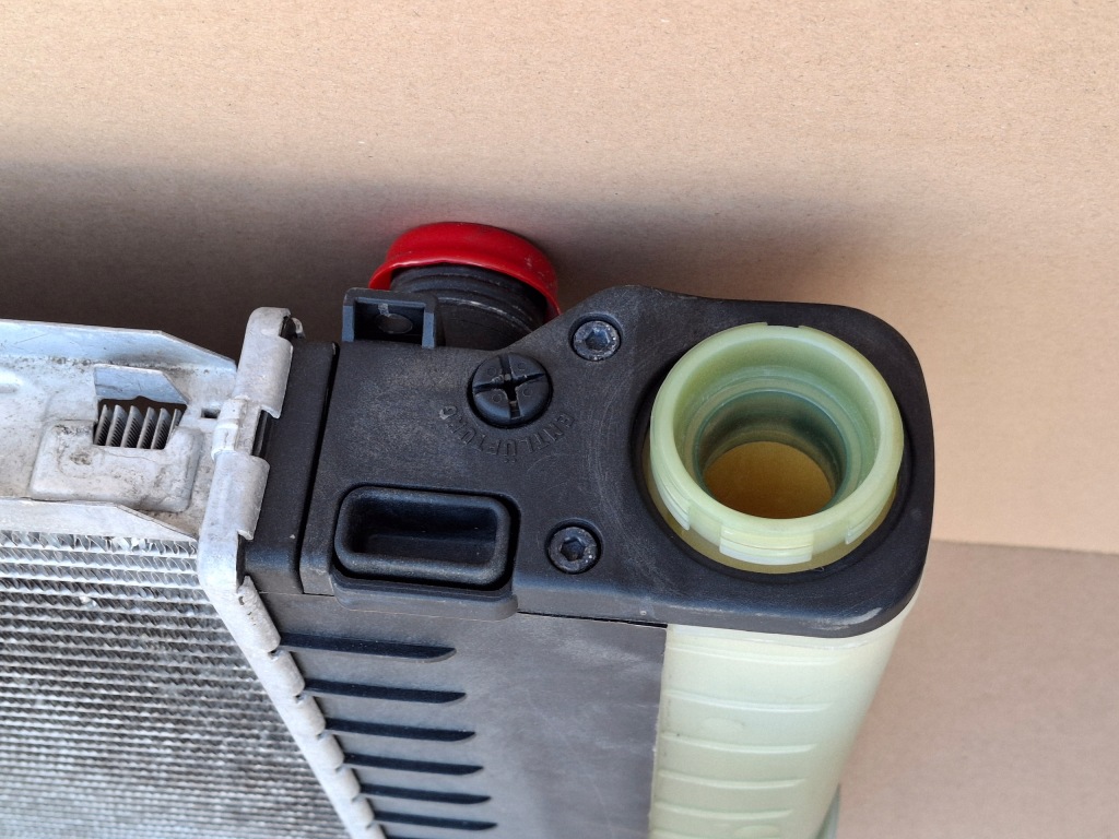 Bmw e30 touring 318i радиатор жидкость воды fhe 17190249 Киев