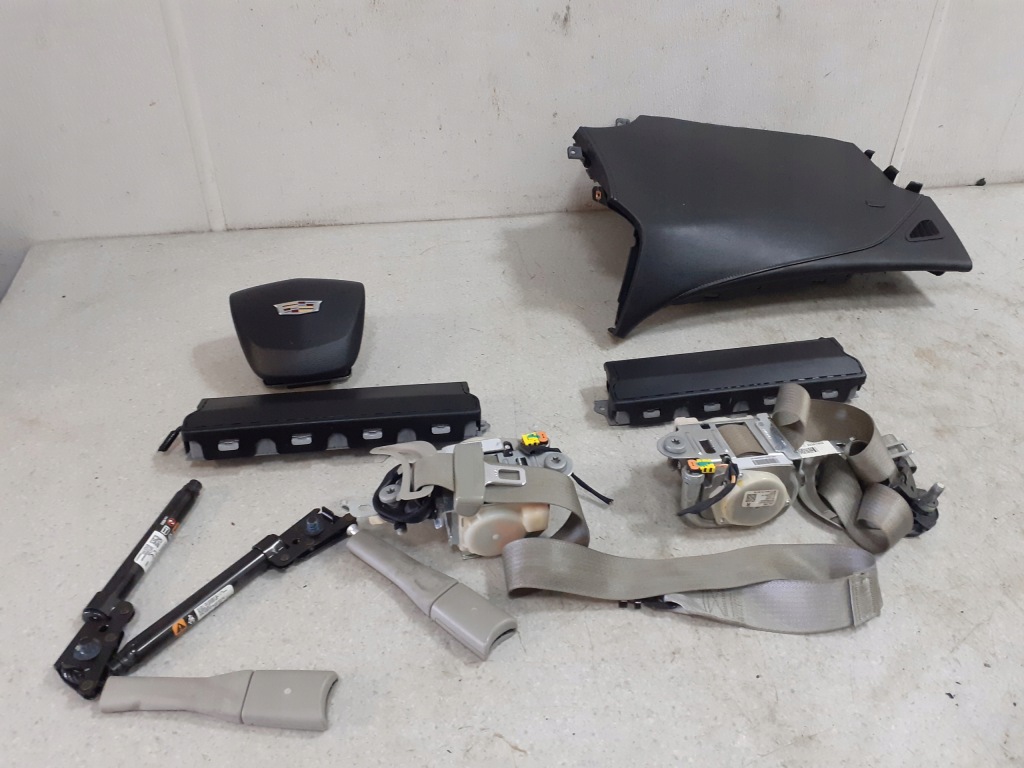 фото №1, Cadillac ats 2013-19 консоль приборная панель приборная панель подушка безопасности ремни orginał