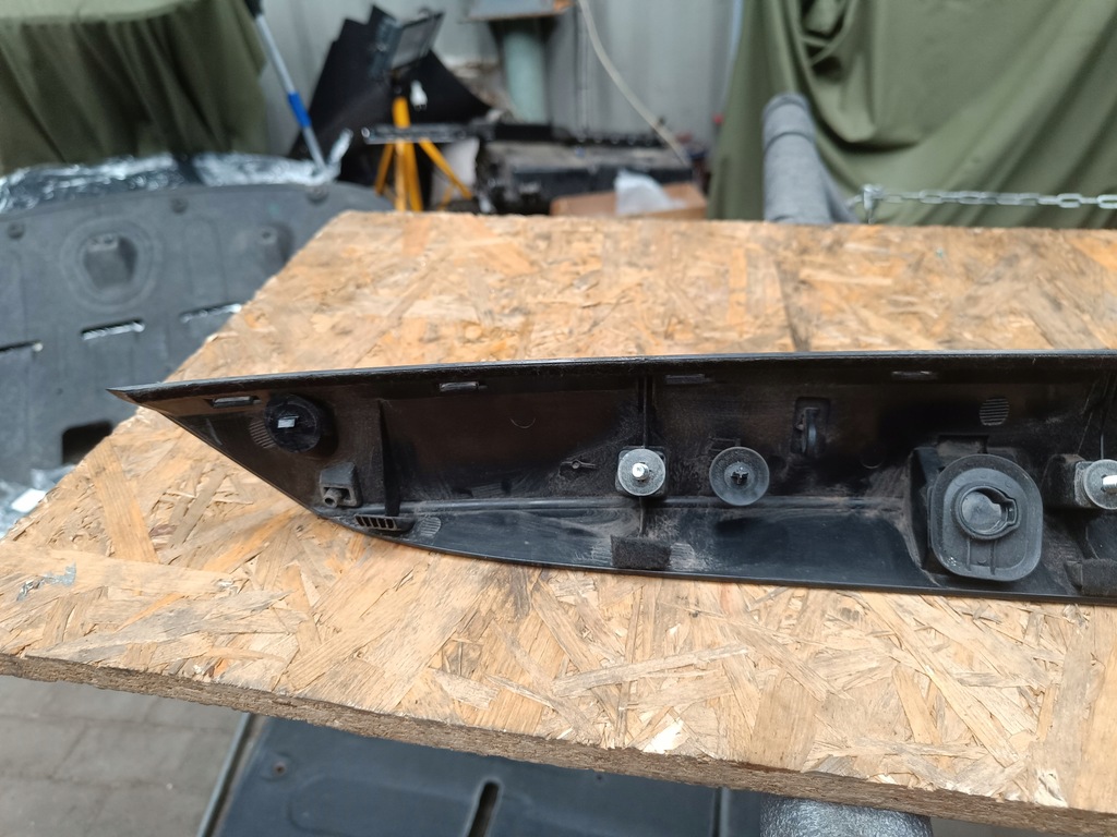 фото №11, Volvo v60 i kombi - молдинг накладка крышки задняя