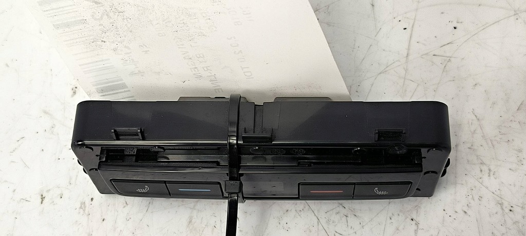 фото №2, Кнопка панель кондиционера vw passat b8 r-line