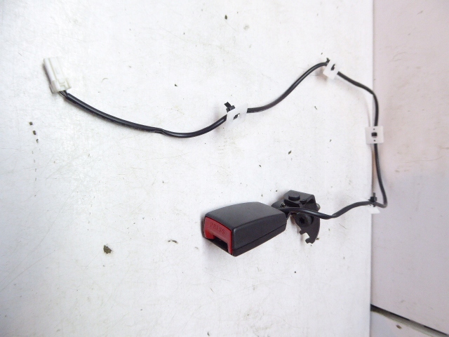 Купити Mg zs рестайлінг  2023- кліпса поперечина ременів задній ліва 5d