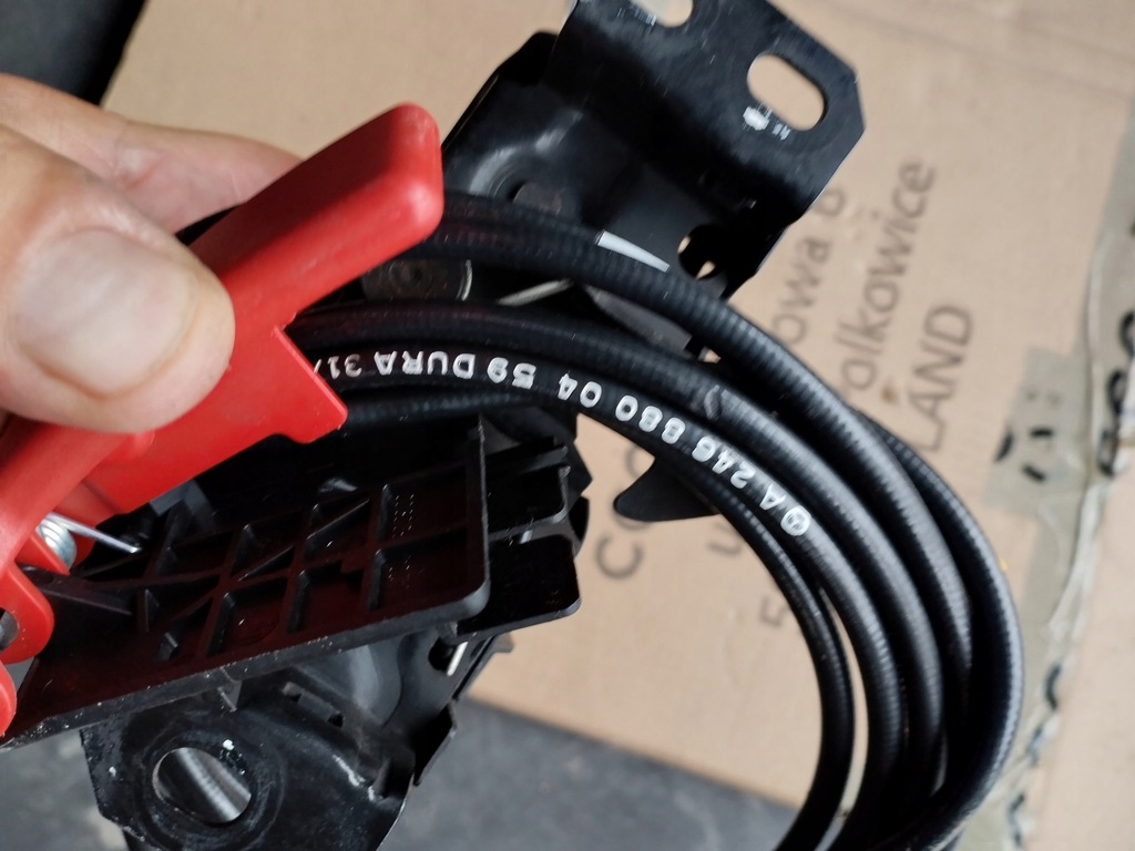 фото №8, Mercedes w176 засувка капот замок трос ручка lift