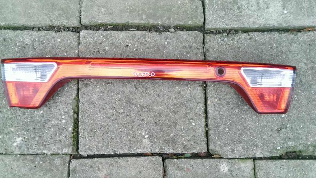 фото №1, Dem0ntaż накладка кришки багажника toledo ii