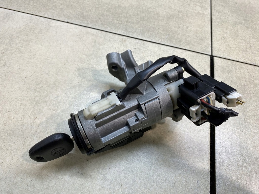 фото №9, Замок зажигания ключ ручка yaris i 450200d01