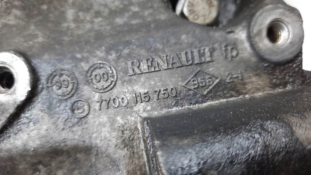 фото №10, Кронштейн генератора 7700115750 volvo v40 s40 1.9 dci