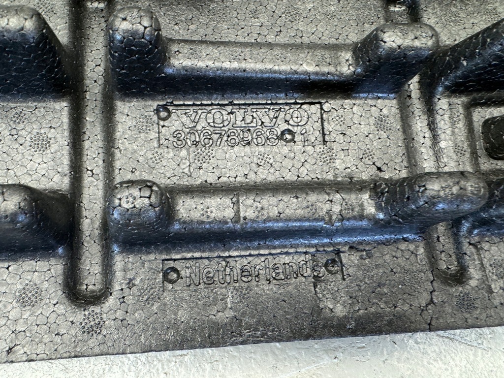 фото №12, Volvo xc90 i 1 02-16r спойлер абсорбер усилитель бампера задняя 30678968