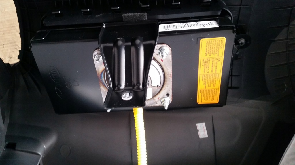 фото №8, Hyundai i20 i lift панель приладів, консоль, подушка безпеки, ремені.