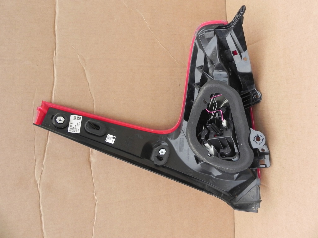 Volvo v40 2 cc 2 12- рестайлінг  фара правий задній led ідеальне Недорого