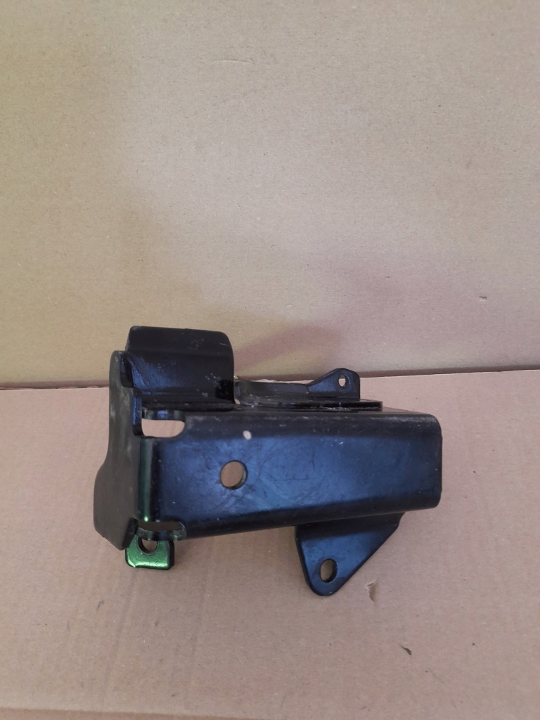 Кронштейн кронштейн компресора кондиціонер renault clio v 926128439r Доставка